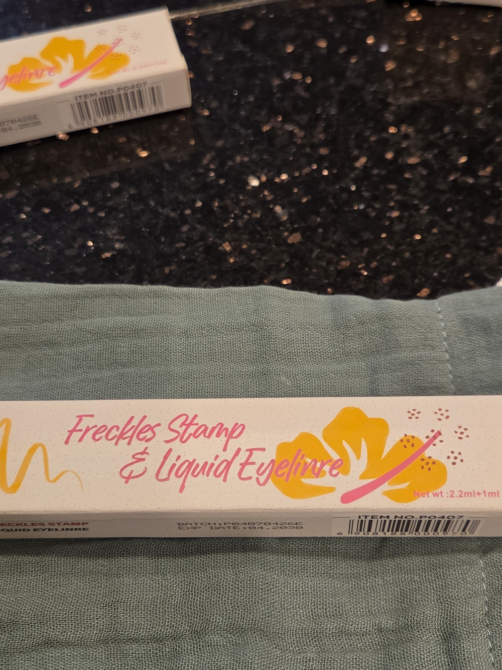 Freckles Stamp And Eyeliner Pen